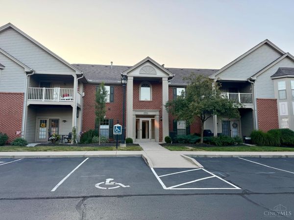8002 Pinnacle Point Drive, Unit 201, West Chester, OH 45069