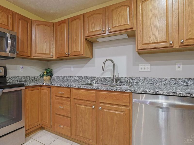 8002 Pinnacle Point Drive, Unit 201, West Chester, OH 45069 Photo 13