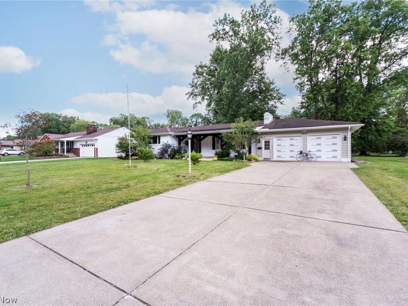 31 Lake Shore Drive, Youngstown, OH 44511 Photo 2