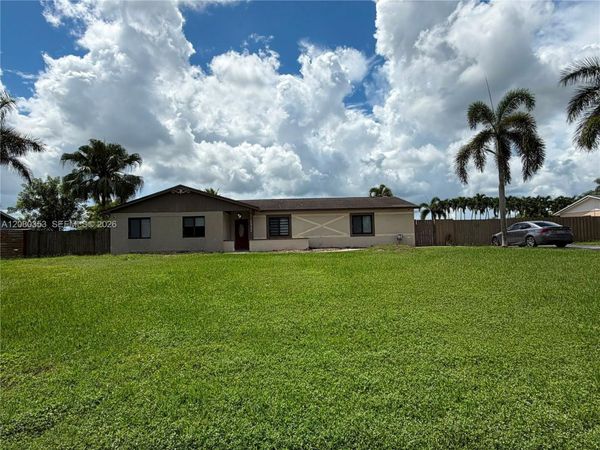 1422 NW 20th St , Homestead, FL 33030