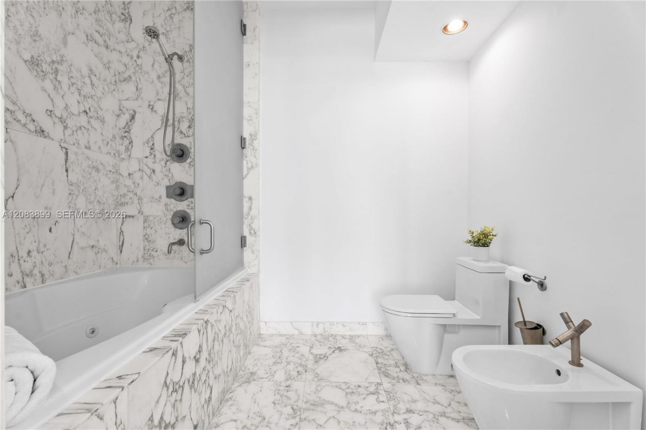450 Alton Rd, Unit 3008, Miami Beach, FL 33139 Photo