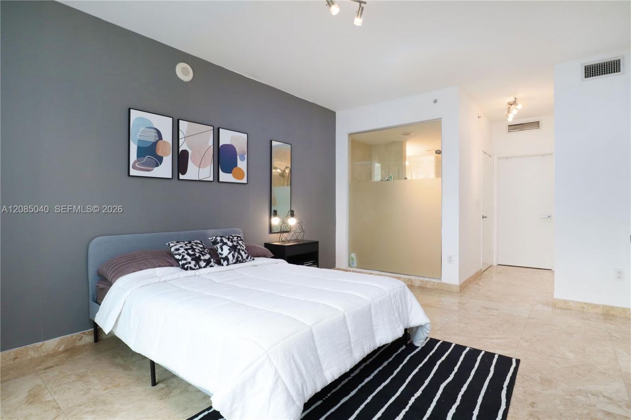 90 SW 3rd St, Unit 3002, Miami, FL 33130 Photo