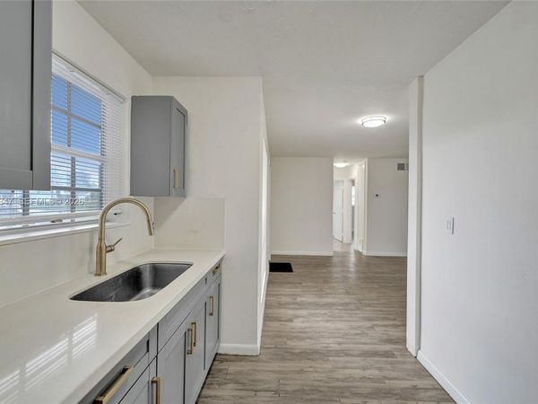 3751 NW 25th St , Lauderdale Lakes, FL 33311