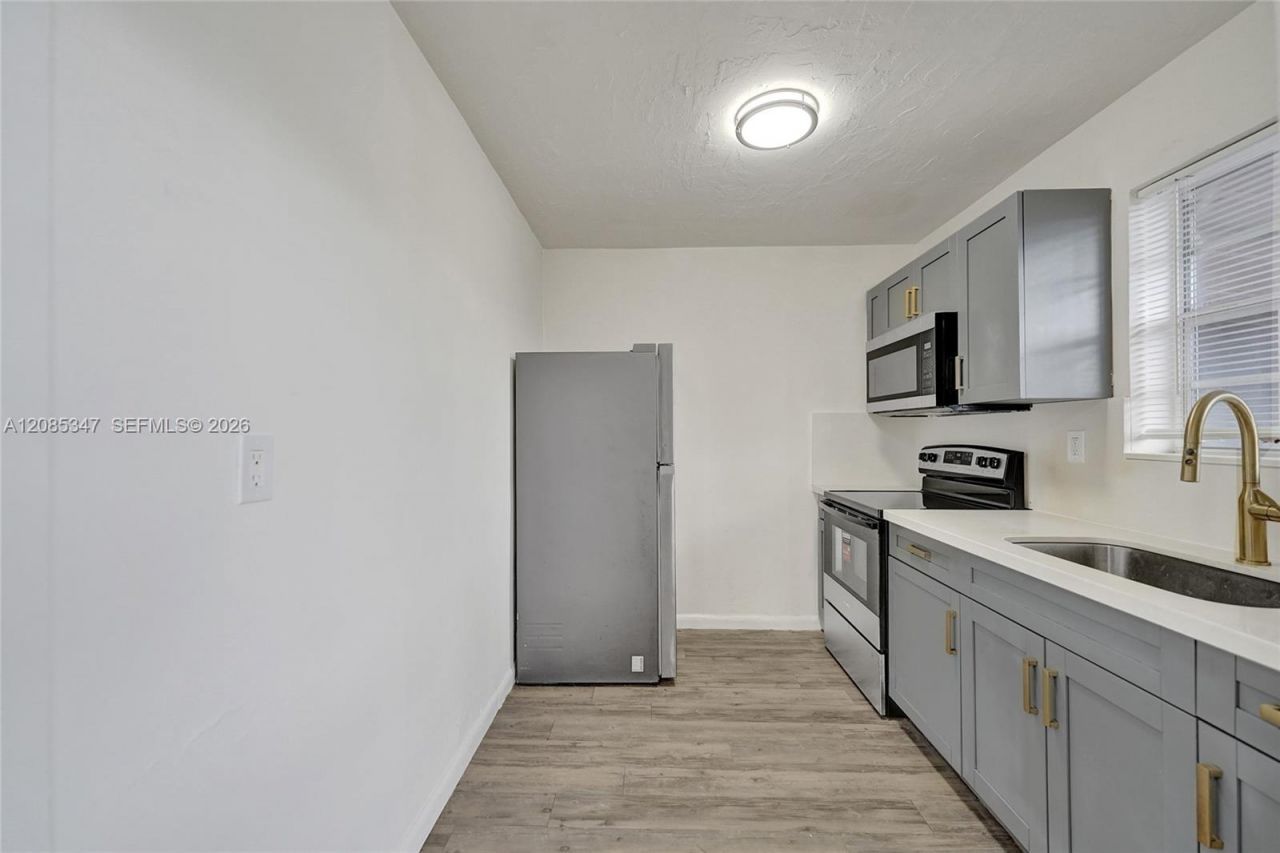 3751 NW 25th St , Lauderdale Lakes, FL 33311 Photo