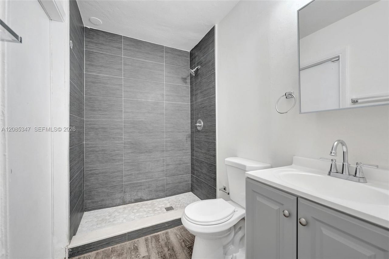 3751 NW 25th St , Lauderdale Lakes, FL 33311 Photo