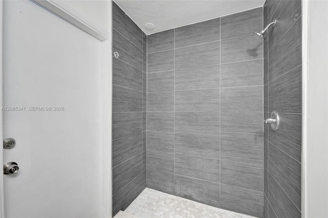 3751 NW 25th St , Lauderdale Lakes, FL 33311 Photo