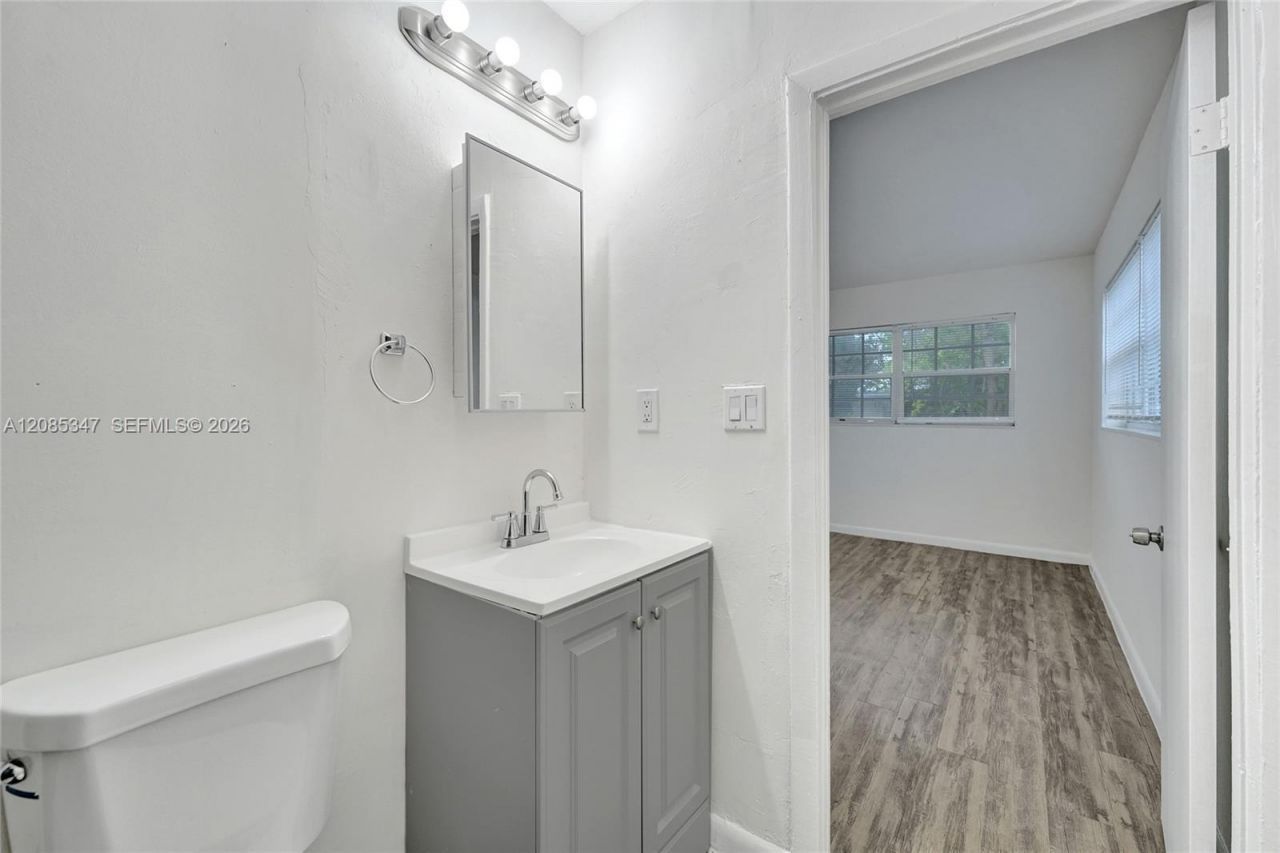 3751 NW 25th St , Lauderdale Lakes, FL 33311 Photo