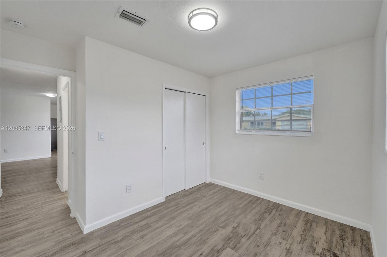 3751 NW 25th St , Lauderdale Lakes, FL 33311 Photo