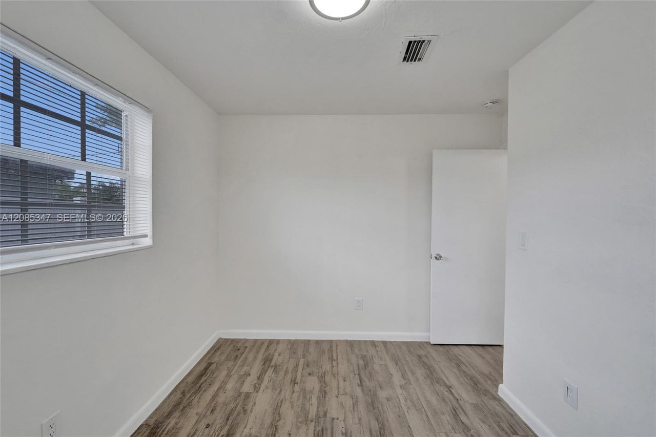 3751 NW 25th St , Lauderdale Lakes, FL 33311 Photo