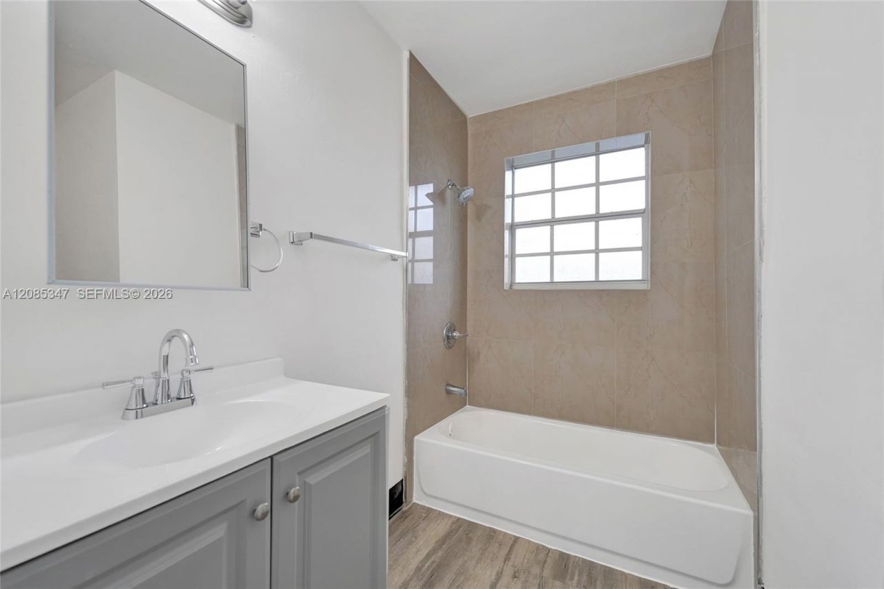 3751 NW 25th St , Lauderdale Lakes, FL 33311 Photo
