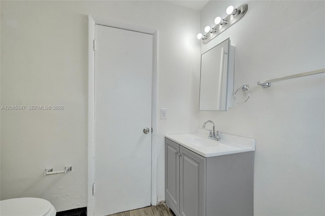 3751 NW 25th St , Lauderdale Lakes, FL 33311 Photo
