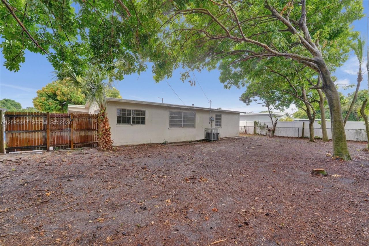 3751 NW 25th St , Lauderdale Lakes, FL 33311 Photo