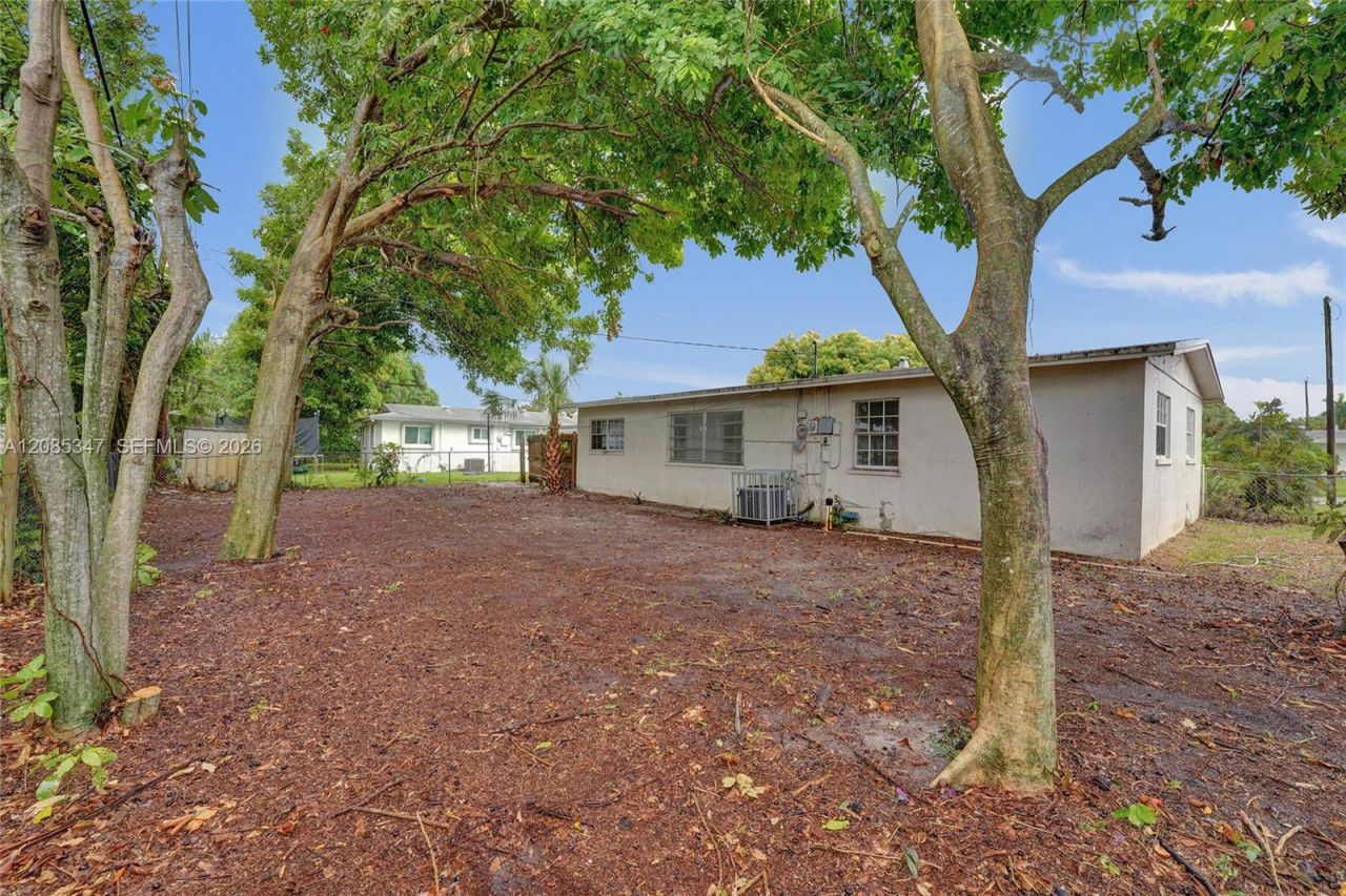 3751 NW 25th St , Lauderdale Lakes, FL 33311 Photo
