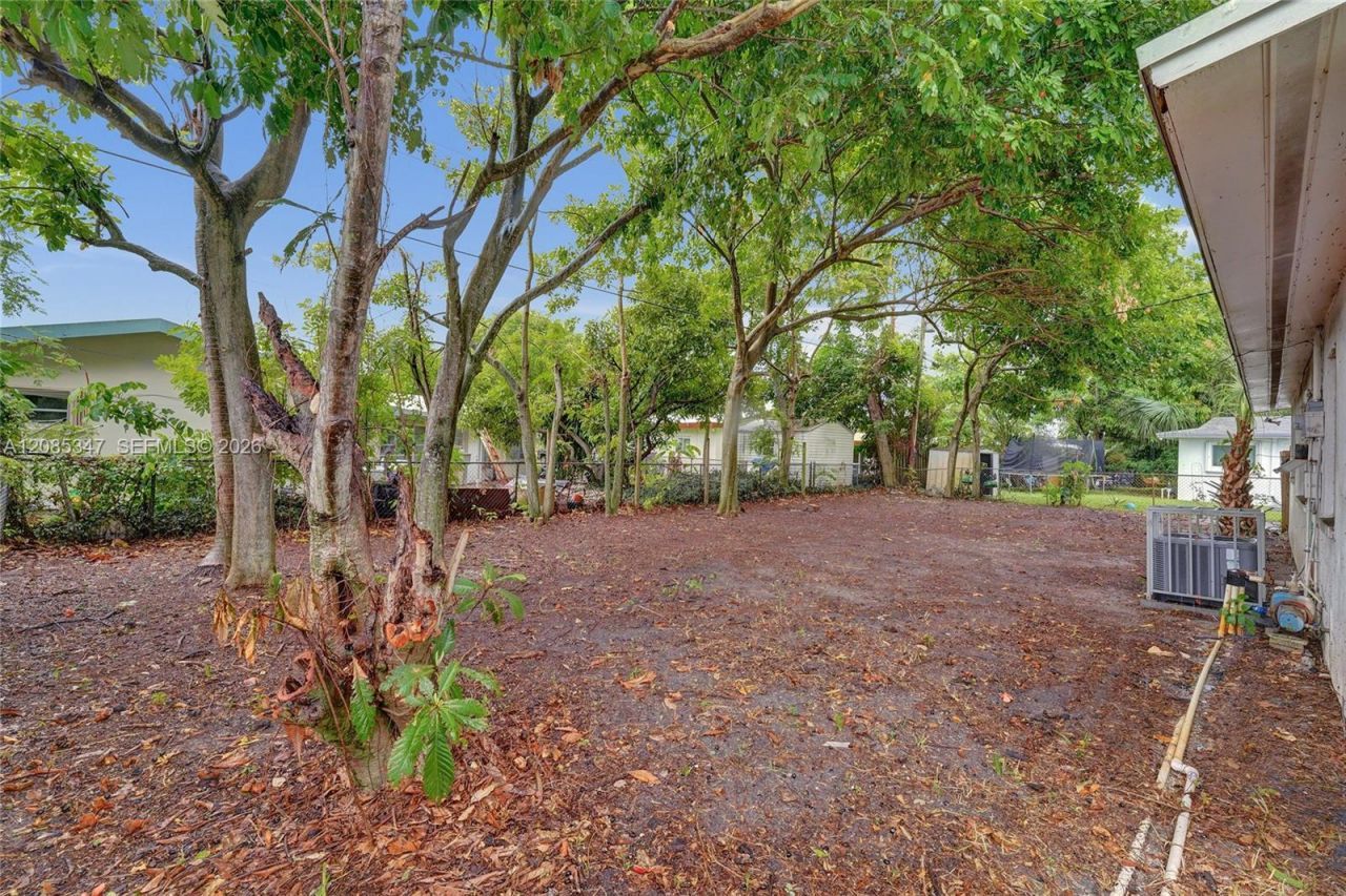 3751 NW 25th St , Lauderdale Lakes, FL 33311 Photo