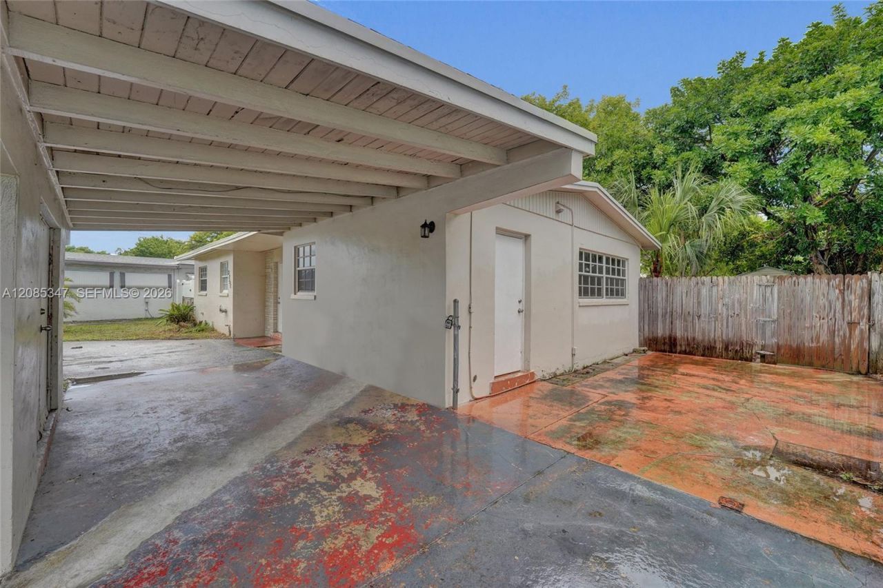 3751 NW 25th St , Lauderdale Lakes, FL 33311 Photo