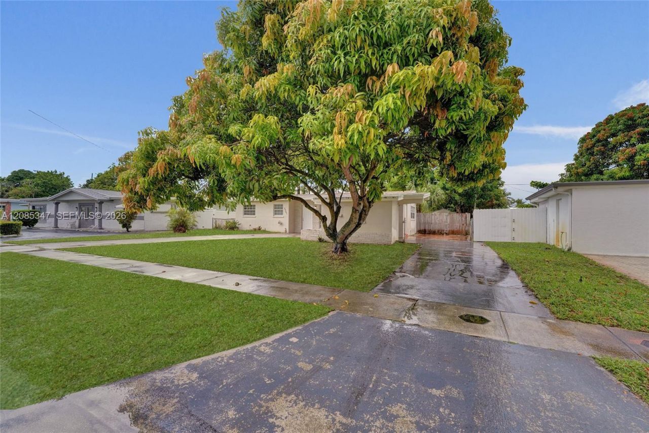 3751 NW 25th St , Lauderdale Lakes, FL 33311 Photo