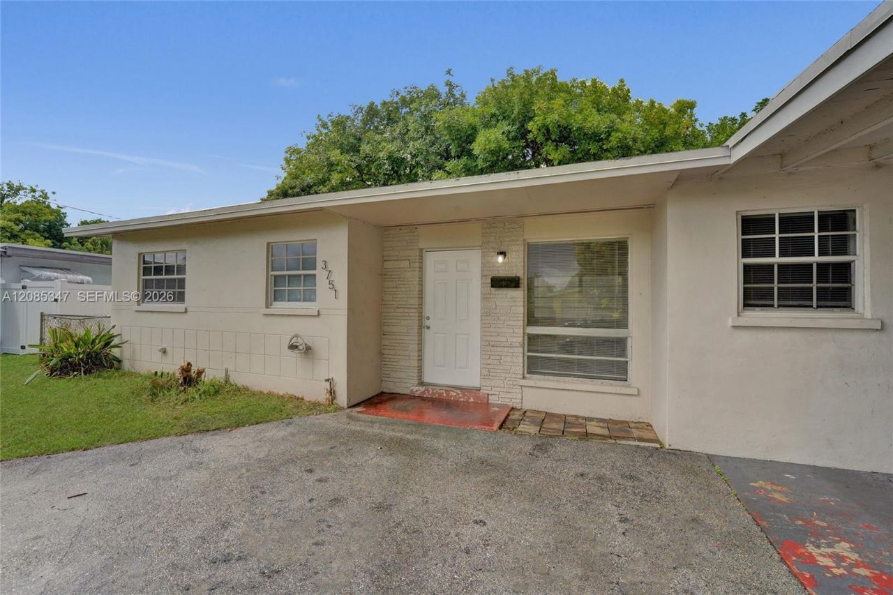 3751 NW 25th St , Lauderdale Lakes, FL 33311 Photo