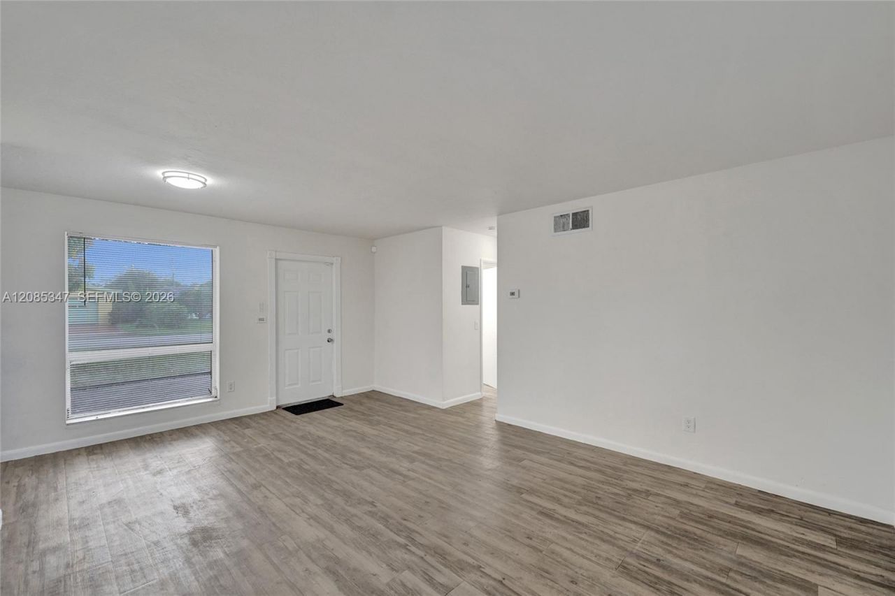 3751 NW 25th St , Lauderdale Lakes, FL 33311 Photo