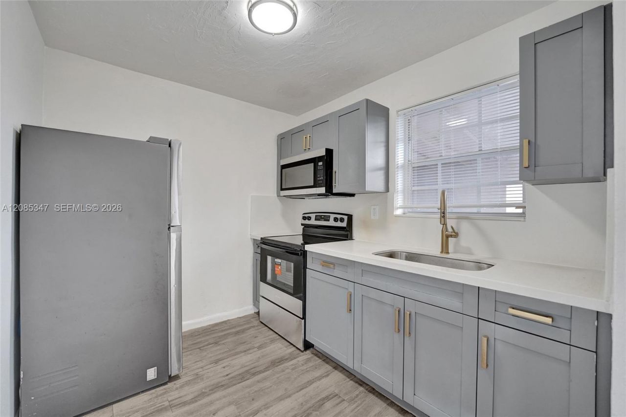 3751 NW 25th St , Lauderdale Lakes, FL 33311 Photo