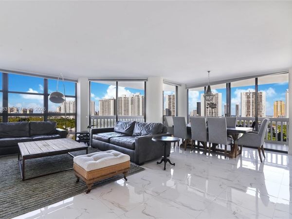 1000 W Island Blvd , Unit 1404, Aventura, FL 33160