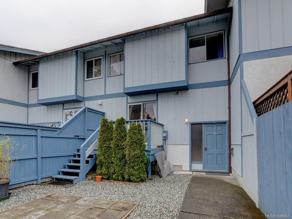 3987 Gordon Head Rd, Unit #4, Saanich, BC V8N 3X5