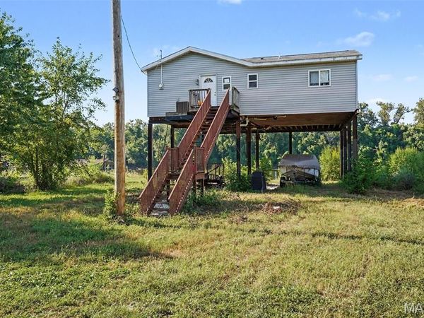 11 Woods Creek Road , St Charles, MO 63301
