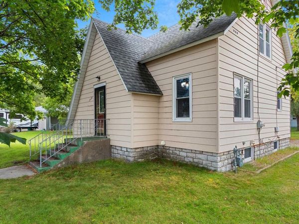 1524 6TH STREET, Marinette, WI 54143