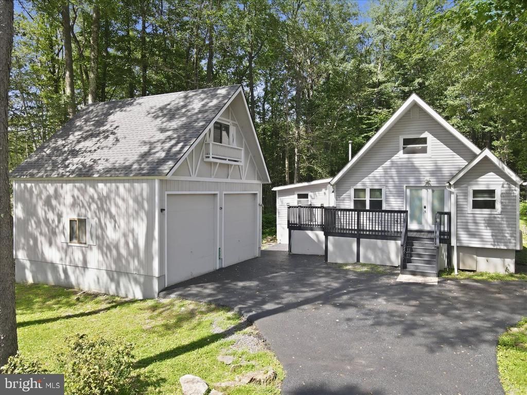 320 LAMONT WAY , TOBYHANNA, PA 18466