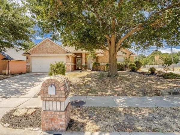 1025 Jessica Drive, Burleson, TX 76028