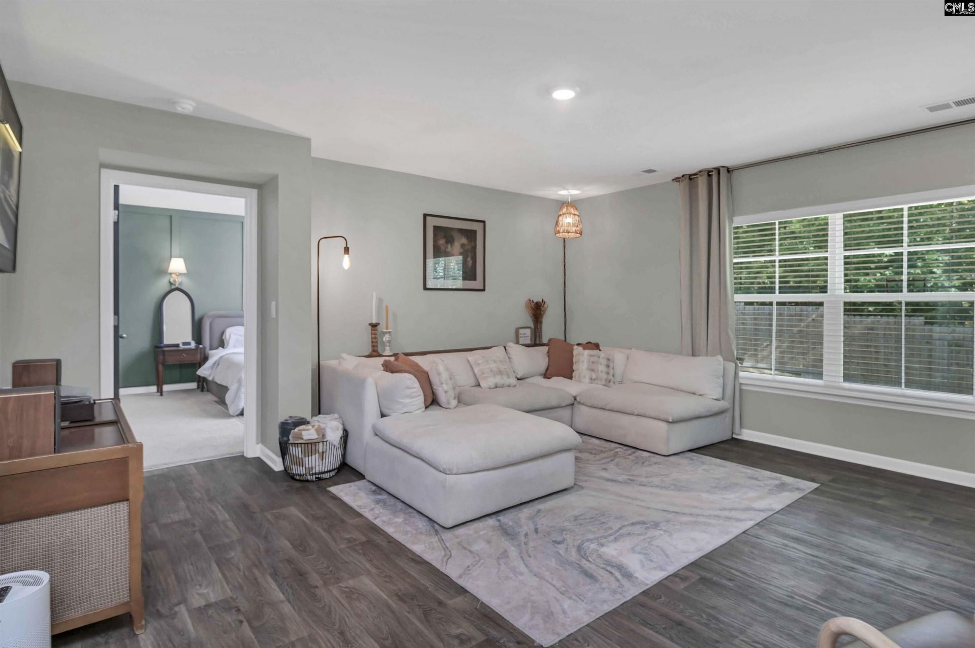 290 Carrington Drive Photo 31
