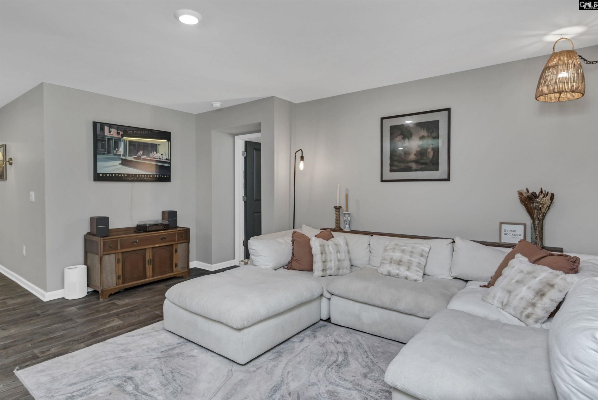 290 Carrington Drive Photo 32