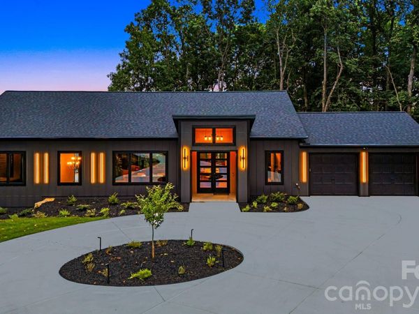538 Pinnacle Mountain Preserve Road, Zirconia, NC 28790