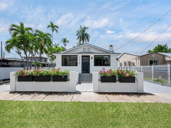 2228 SW 2nd St , Miami, FL 33135