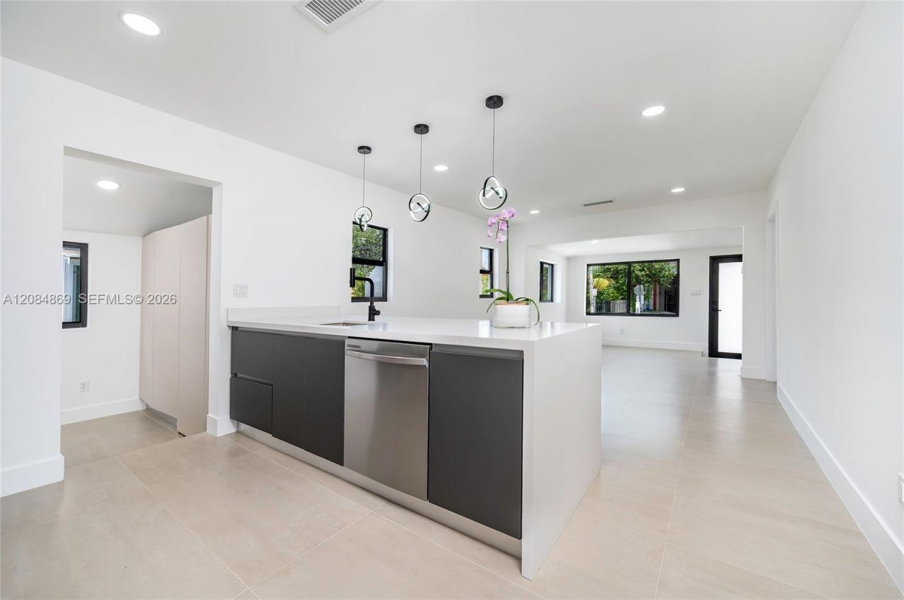 2228 SW 2nd St, Miami, FL 33135 Photo