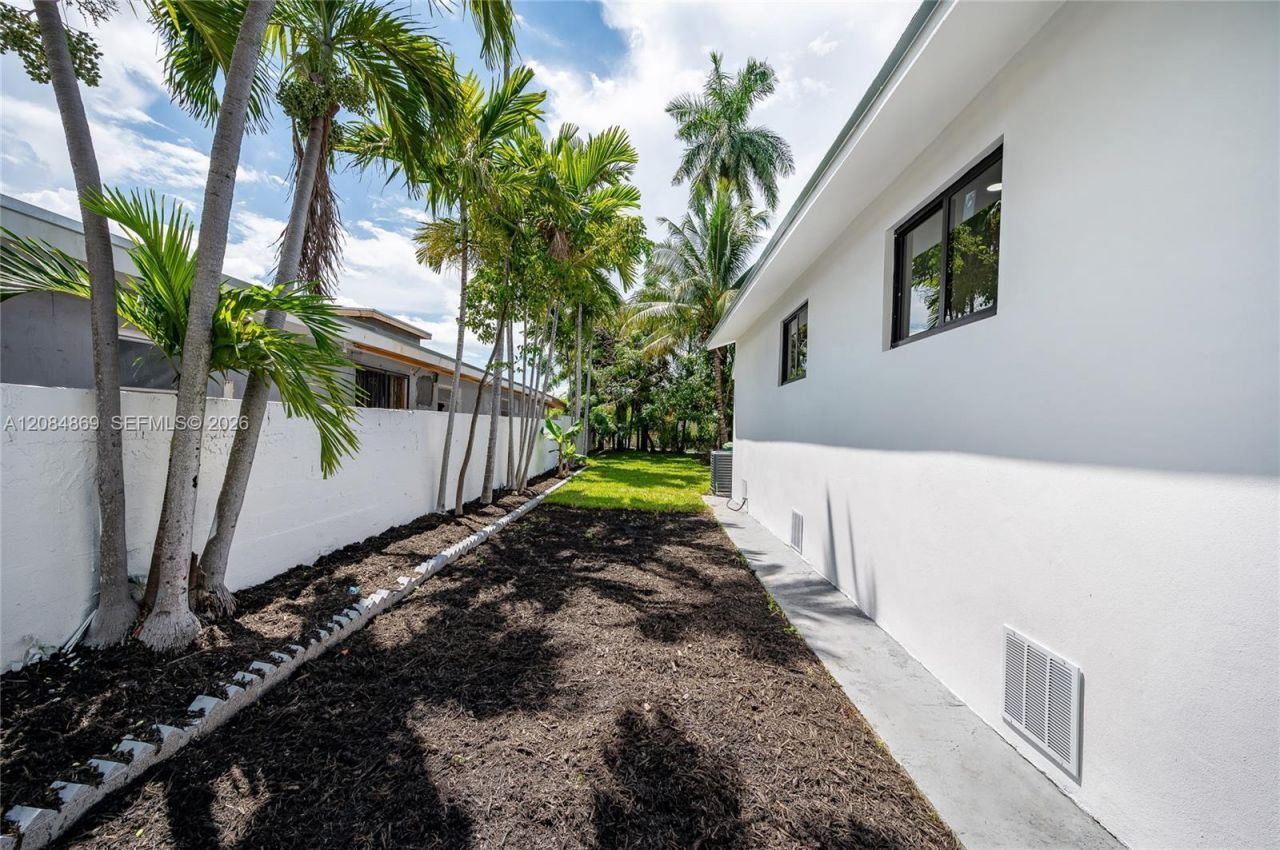 2228 SW 2nd St, Miami, FL 33135 Photo