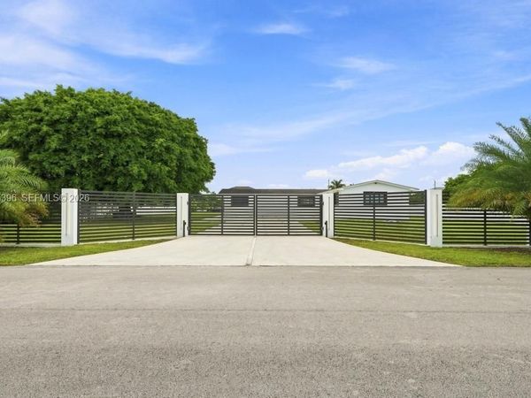 100 NW 120th Ave, Miami, FL 33182