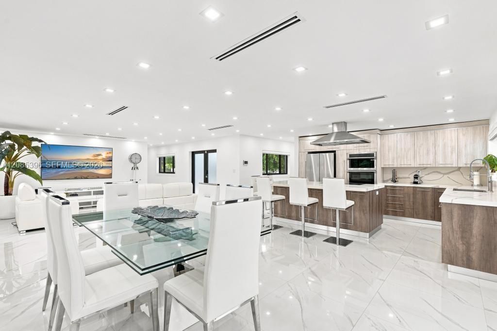 100 NW 120th Ave, Miami, FL 33182 Photo