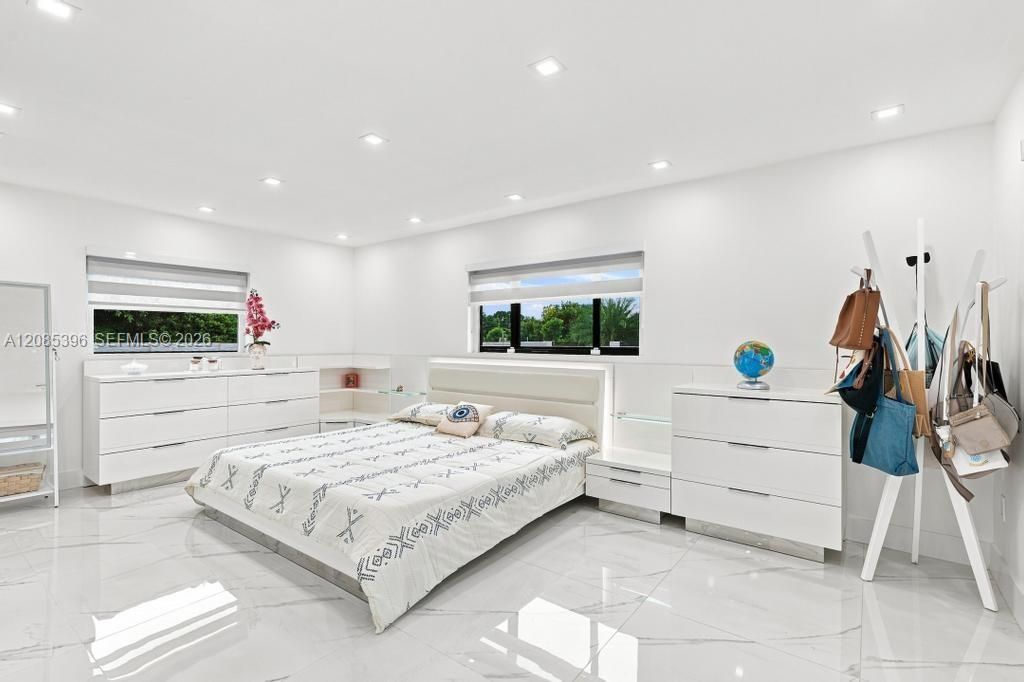100 NW 120th Ave, Miami, FL 33182 Photo