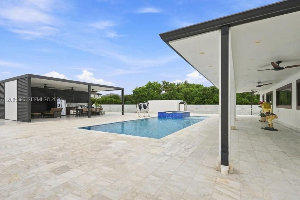 100 NW 120th Ave, Miami, FL 33182 Photo