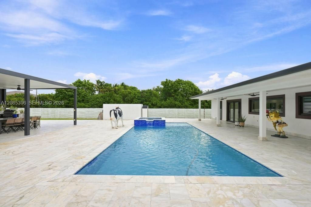 100 NW 120th Ave, Miami, FL 33182 Photo