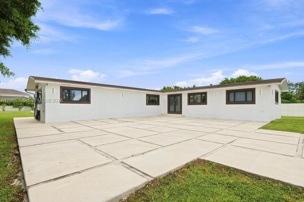 100 NW 120th Ave, Miami, FL 33182 Photo