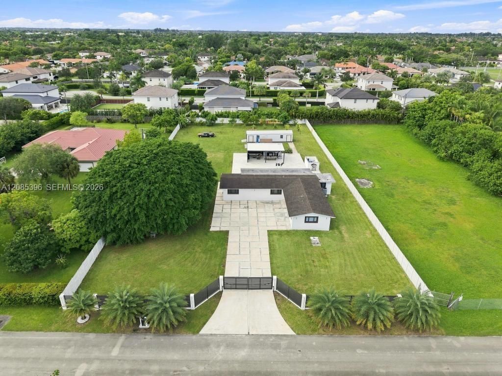 100 NW 120th Ave, Miami, FL 33182 Photo