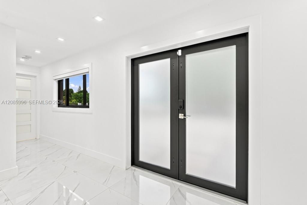 100 NW 120th Ave, Miami, FL 33182 Photo