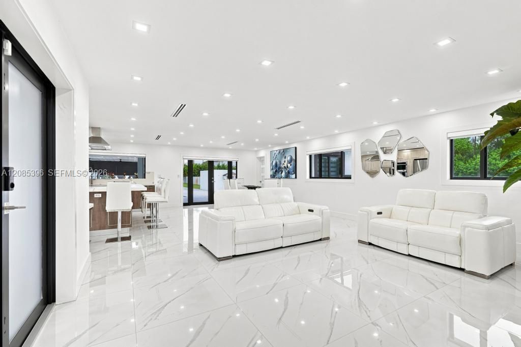 100 NW 120th Ave, Miami, FL 33182 Photo