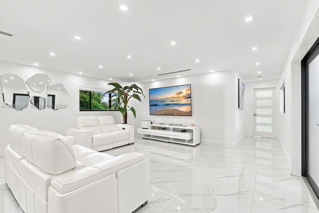 100 NW 120th Ave, Miami, FL 33182 Photo
