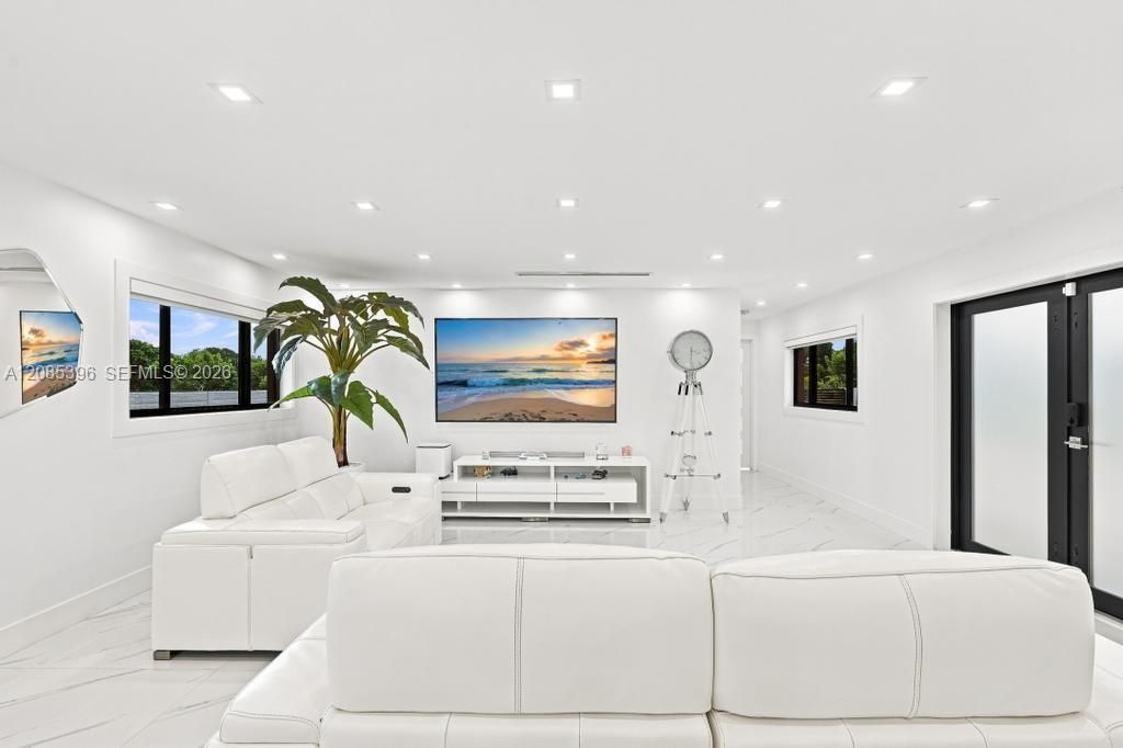 100 NW 120th Ave, Miami, FL 33182 Photo