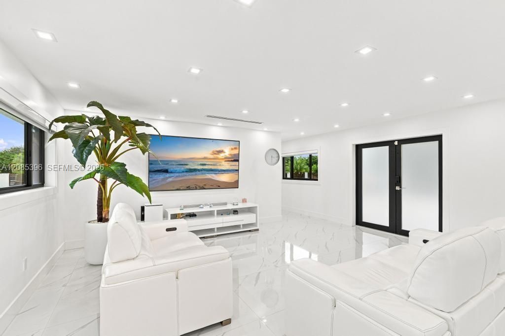 100 NW 120th Ave, Miami, FL 33182 Photo