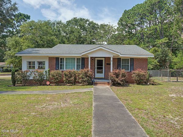506 Hawthorne Street, Hamlet, NC 28345