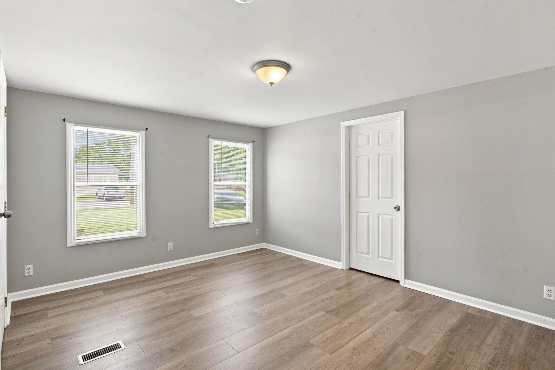 4660 Home Place Circle Photo 12