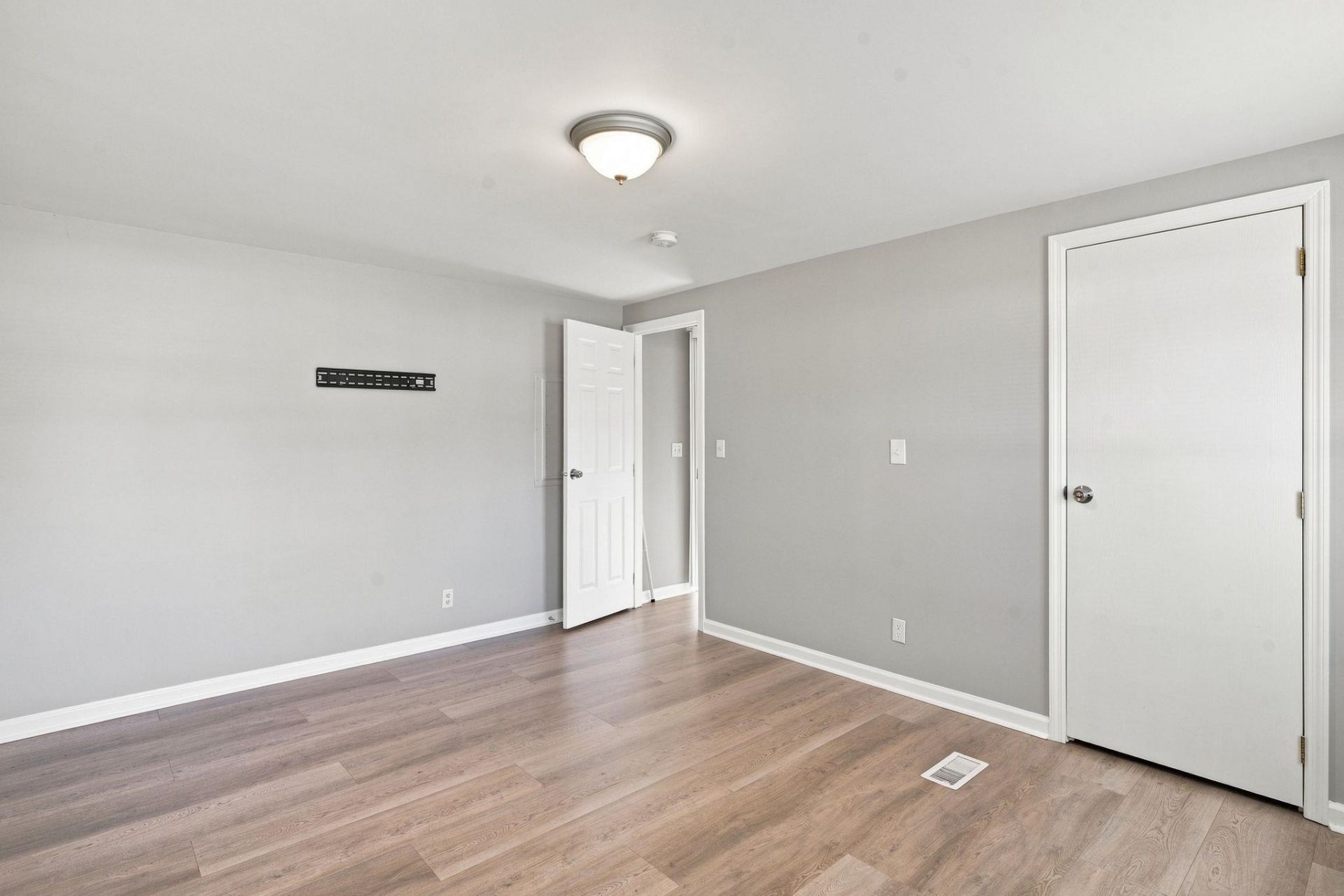 4660 Home Place Circle Photo 13